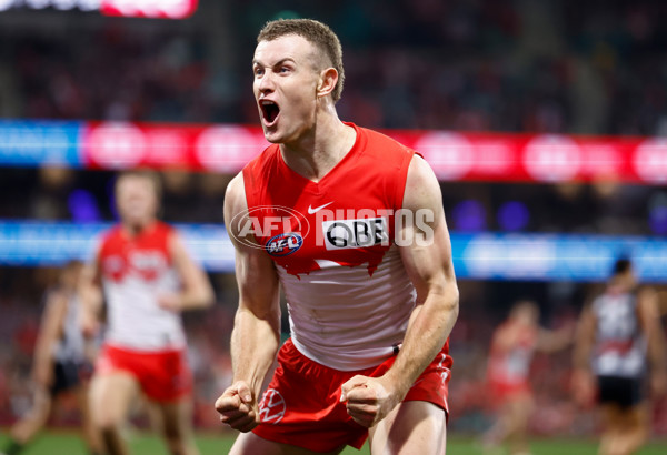 AFL 2024 Round 22 - Sydney v Collingwood - A-52631067