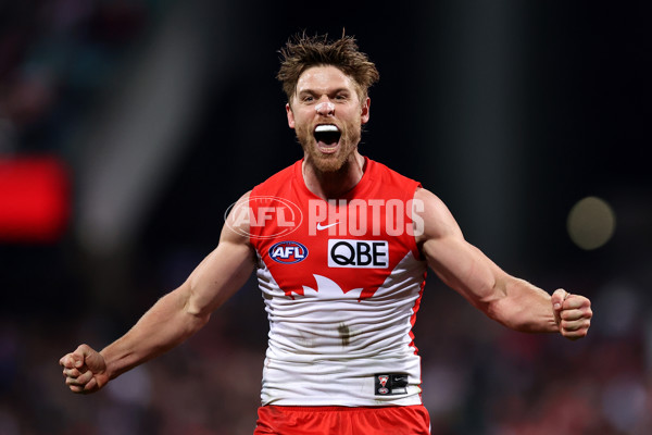 AFL 2024 Round 22 - Sydney v Collingwood - A-52631088
