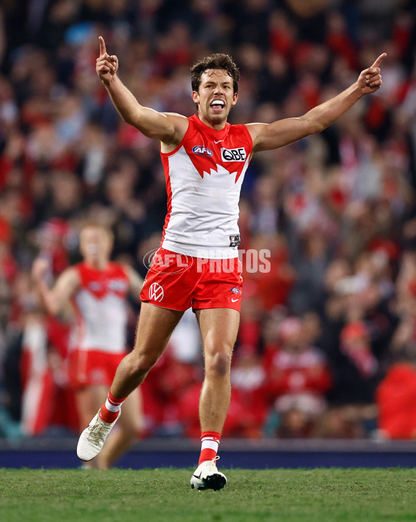 AFL 2024 Round 22 - Sydney v Collingwood - A-52633992