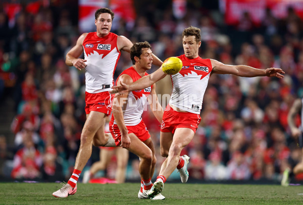 AFL 2024 Round 22 - Sydney v Collingwood - A-52634008