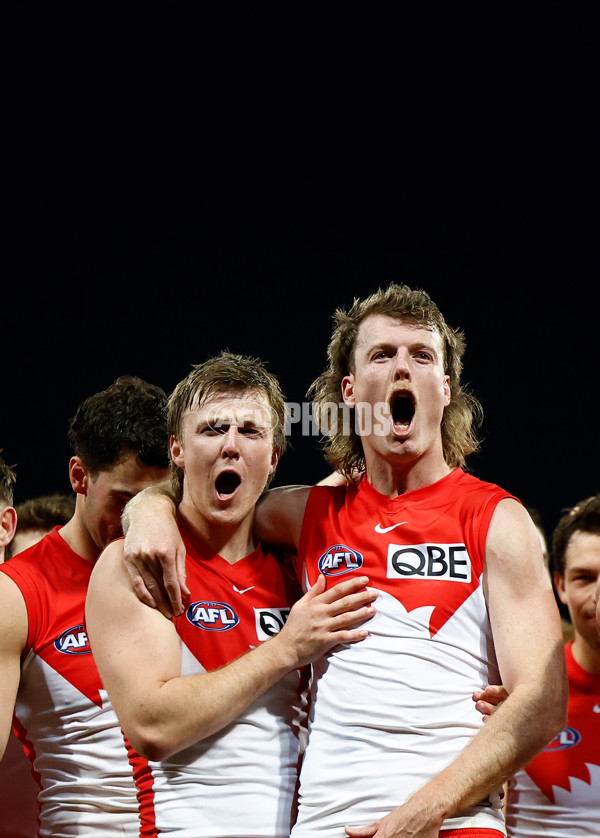 AFL 2024 Round 22 - Sydney v Collingwood - A-52634029