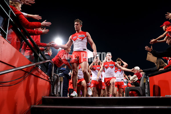 AFL 2024 Round 22 - Sydney v Collingwood - A-52634093