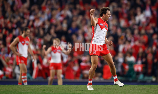 AFL 2024 Round 22 - Sydney v Collingwood - A-52634107