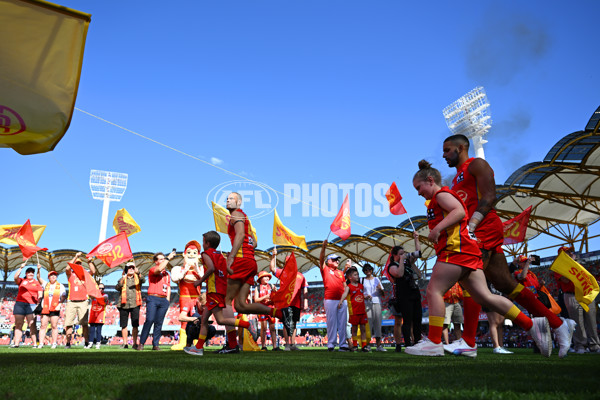 AFL 2024 Round 23 - Gold Coast v Melbourne - A-53063924