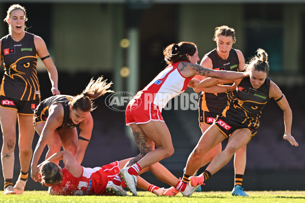 AFLW 2024 Practice Match - Sydney v Hawthorn - A-53072751