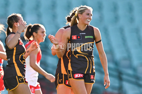 AFLW 2024 Practice Match - Sydney v Hawthorn - A-53072752