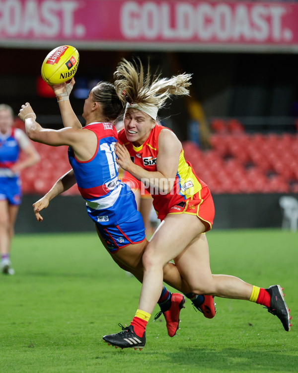 AFLW 2024 Practice Match - Gold Coast v Western Bulldogs - A-53114036