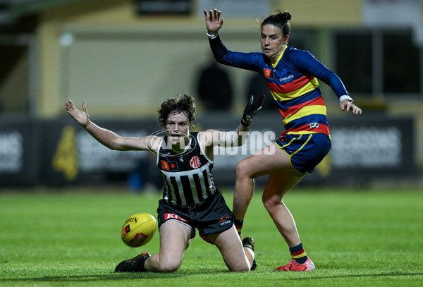 AFLW 2024 Round 01 - Port Adelaide v Adelaide - A-53598270