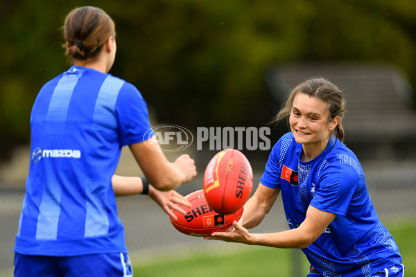 AFLW 2024 Round 02 - North Melbourne v Geelong - A-53797565