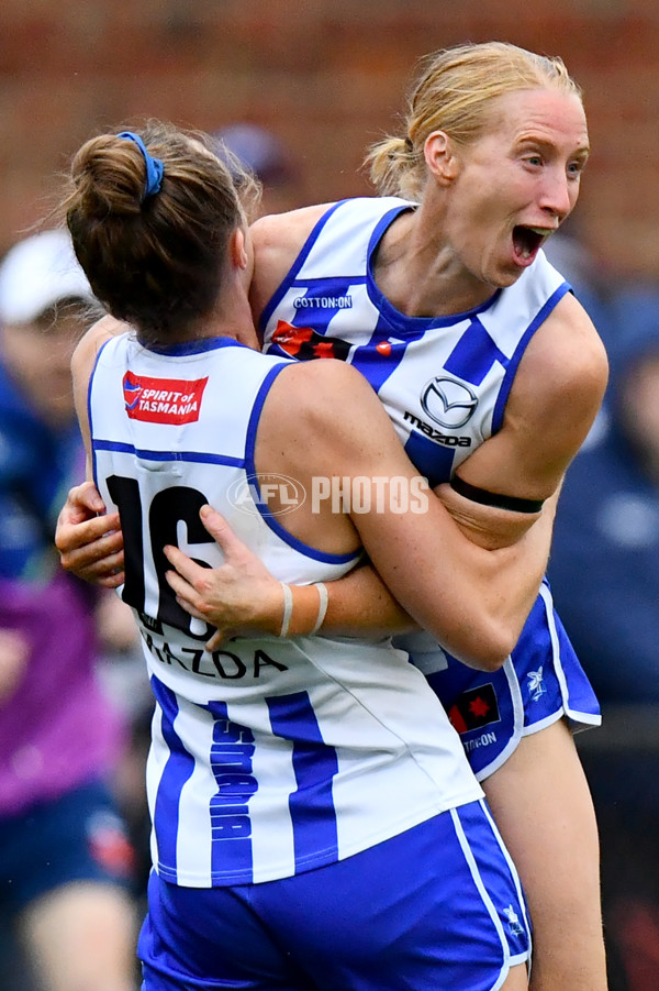 AFLW 2024 Round 02 - North Melbourne v Geelong - A-53808408