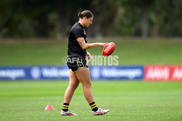 AFLW 2024 Round 03 - Sydney v Richmond - A-54016220