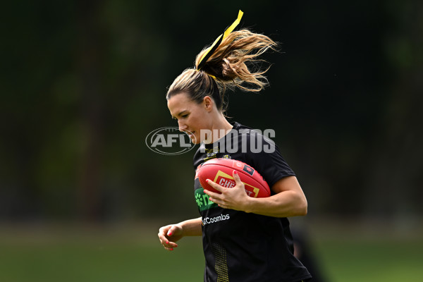 AFLW 2024 Round 03 - Sydney v Richmond - A-54016222