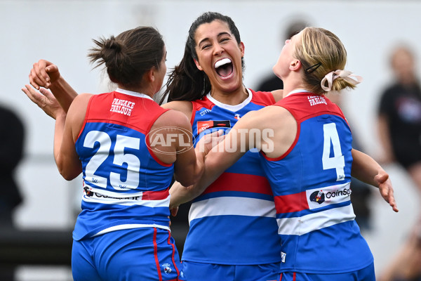AFLW 2024 Round 04 - Collingwood v Western Bulldogs - A-54244571