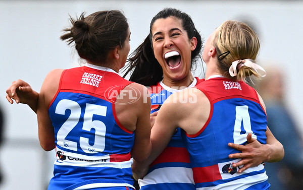 AFLW 2024 Round 04 - Collingwood v Western Bulldogs - A-54245160