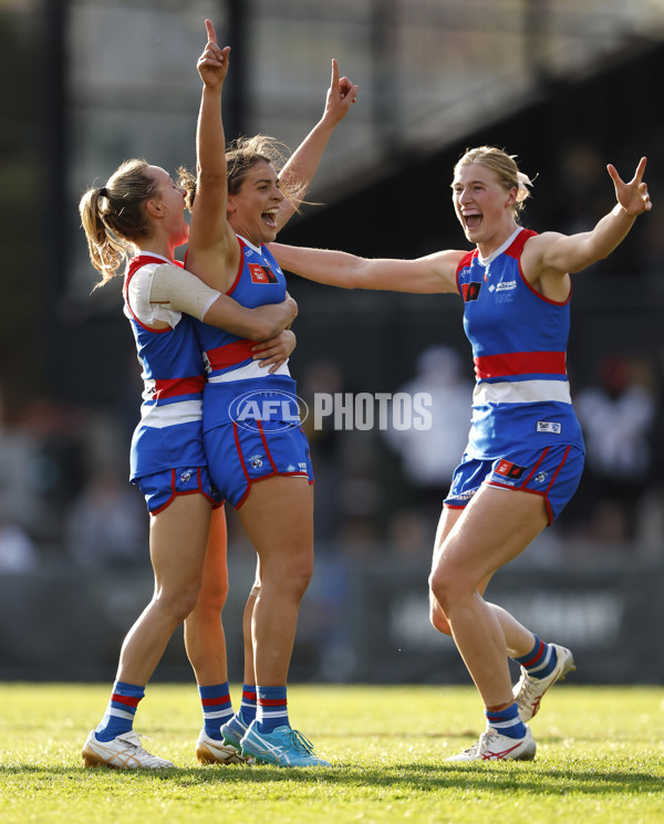 AFLW 2024 Round 04 - Collingwood v Western Bulldogs - A-54247176
