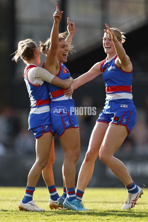 AFLW 2024 Round 04 - Collingwood v Western Bulldogs - A-54247880