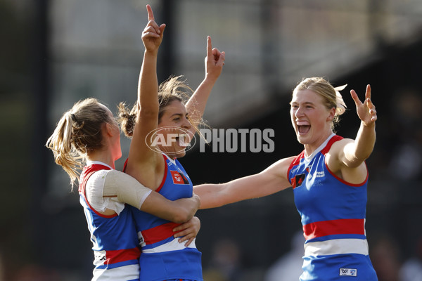 AFLW 2024 Round 04 - Collingwood v Western Bulldogs - A-54247883