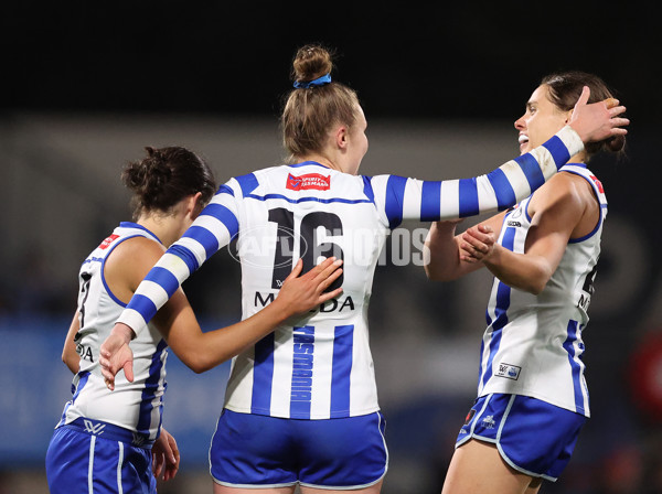 AFLW 2024 Round 05 - Carlton v North Melbourne - A-54333930