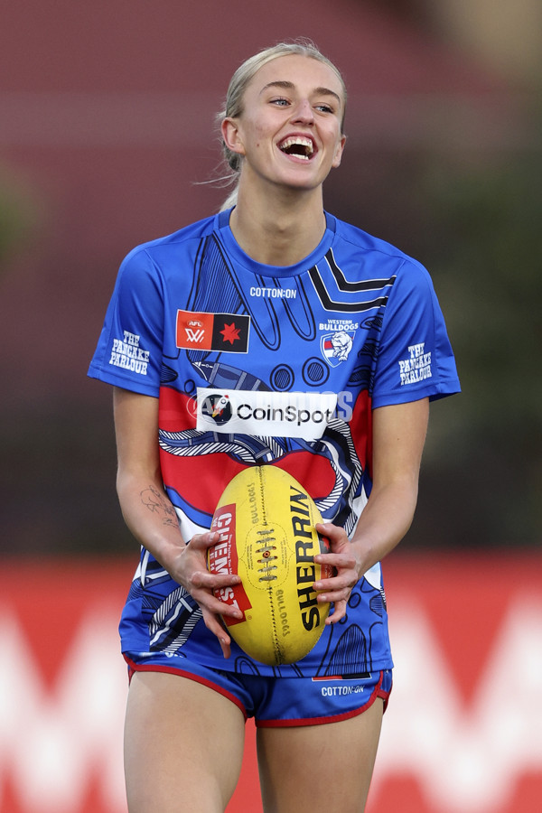 AFLW 2024 Round 05 - Western Bulldogs v Sydney - A-54369439