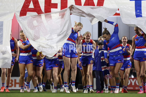 AFLW 2024 Round 05 - Western Bulldogs v Sydney - A-54369489