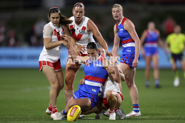 AFLW 2024 Round 05 - Western Bulldogs v Sydney - A-54369510