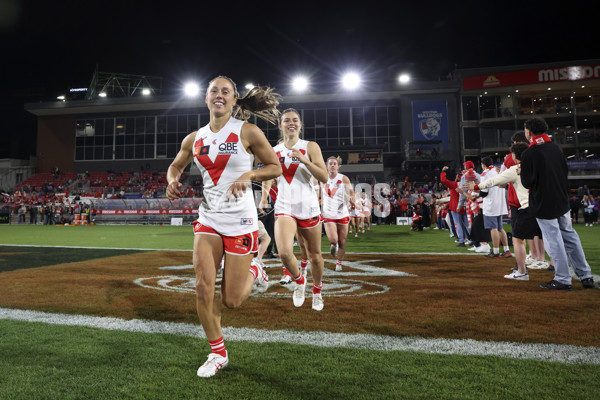AFLW 2024 Round 05 - Western Bulldogs v Sydney - A-54370176