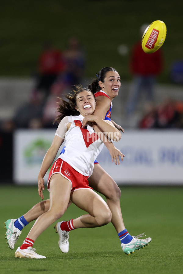 AFLW 2024 Round 05 - Western Bulldogs v Sydney - A-54370177