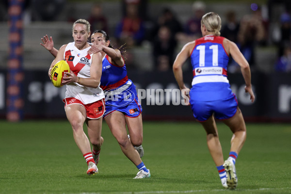 AFLW 2024 Round 05 - Western Bulldogs v Sydney - A-54370185