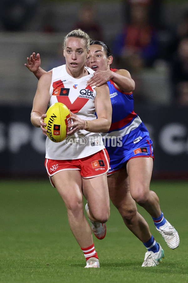 AFLW 2024 Round 05 - Western Bulldogs v Sydney - A-54370186