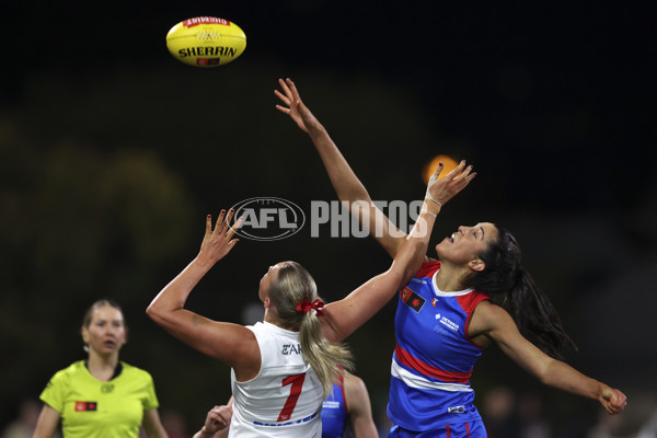 AFLW 2024 Round 05 - Western Bulldogs v Sydney - A-54370192