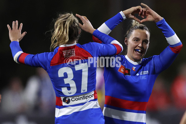 AFLW 2024 Round 05 - Western Bulldogs v Sydney - A-54370203