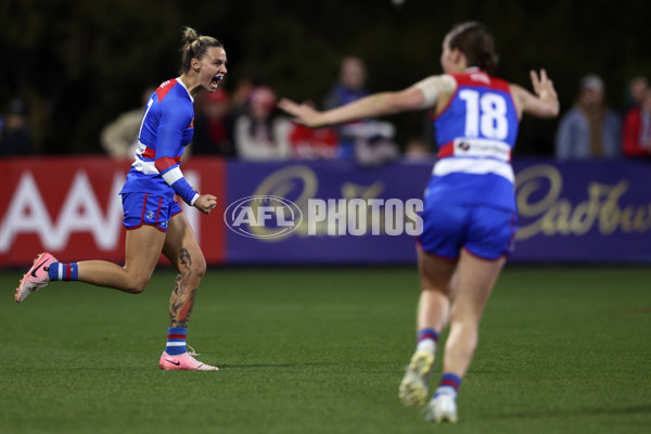 AFLW 2024 Round 05 - Western Bulldogs v Sydney - A-54370204