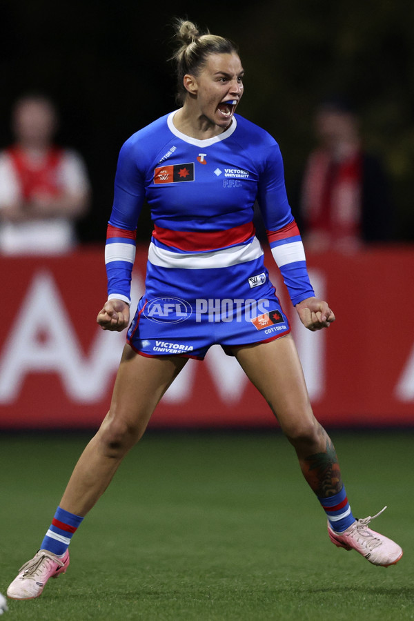AFLW 2024 Round 05 - Western Bulldogs v Sydney - A-54372559