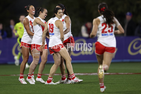 AFLW 2024 Round 05 - Western Bulldogs v Sydney - A-54372577