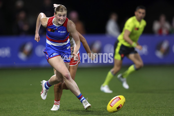 AFLW 2024 Round 05 - Western Bulldogs v Sydney - A-54372587