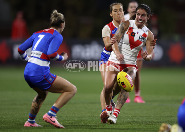 AFLW 2024 Round 05 - Western Bulldogs v Sydney - A-54372588