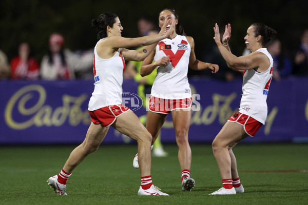 AFLW 2024 Round 05 - Western Bulldogs v Sydney - A-54373452