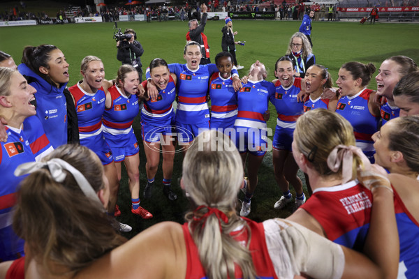 AFLW 2024 Round 05 - Western Bulldogs v Sydney - A-54373494