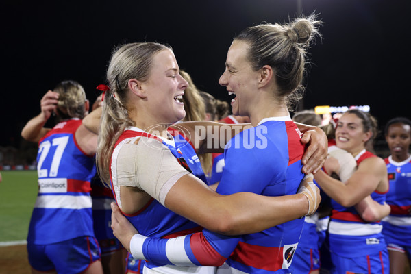 AFLW 2024 Round 05 - Western Bulldogs v Sydney - A-54373498