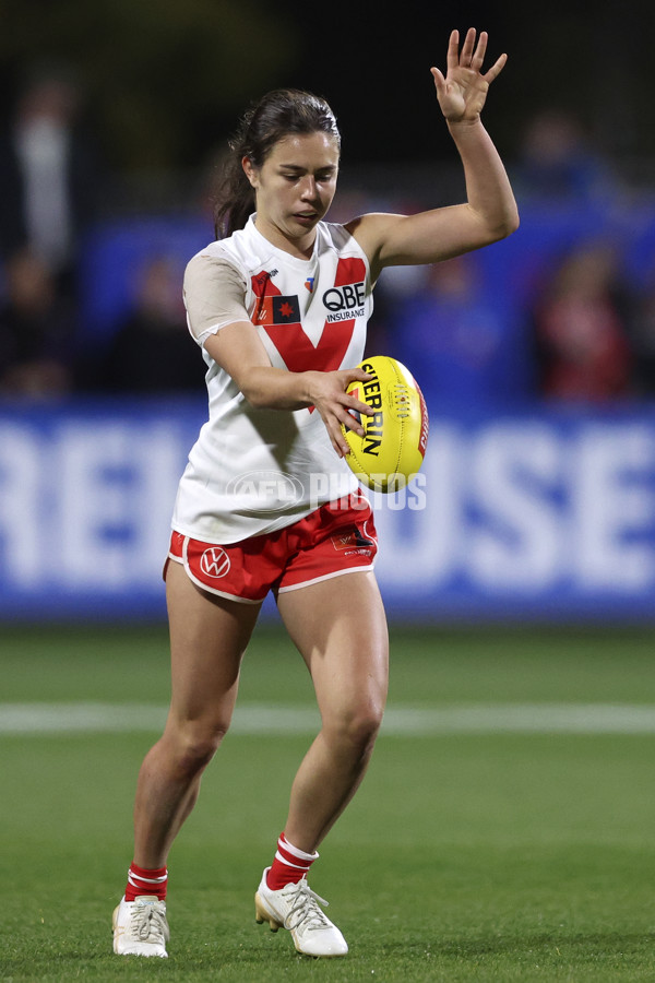 AFLW 2024 Round 05 - Western Bulldogs v Sydney - A-54373513