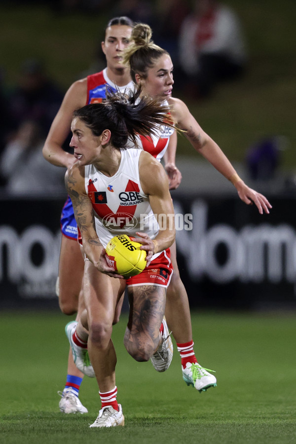 AFLW 2024 Round 05 - Western Bulldogs v Sydney - A-54373522