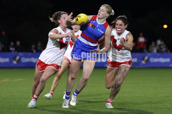 AFLW 2024 Round 05 - Western Bulldogs v Sydney - A-54373525