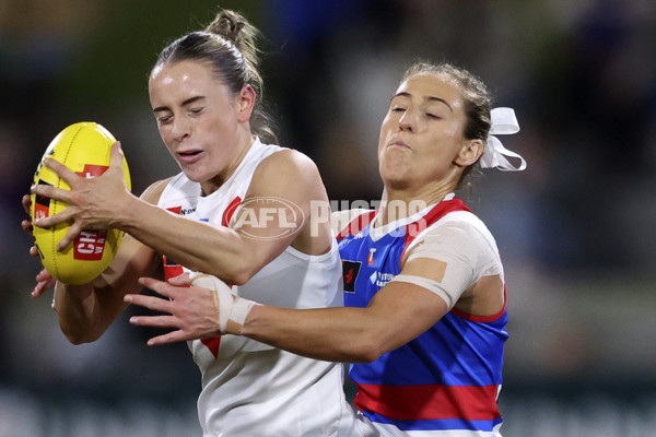 AFLW 2024 Round 05 - Western Bulldogs v Sydney - A-54373551