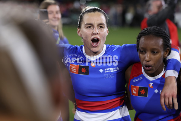 AFLW 2024 Round 05 - Western Bulldogs v Sydney - A-54375072