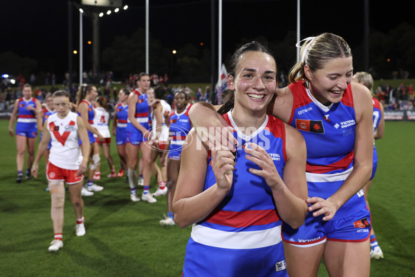 AFLW 2024 Round 05 - Western Bulldogs v Sydney - A-54375078