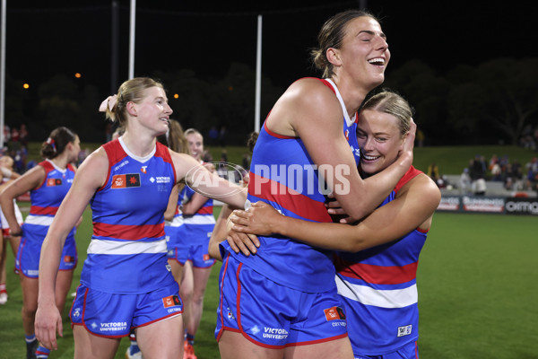 AFLW 2024 Round 05 - Western Bulldogs v Sydney - A-54375082