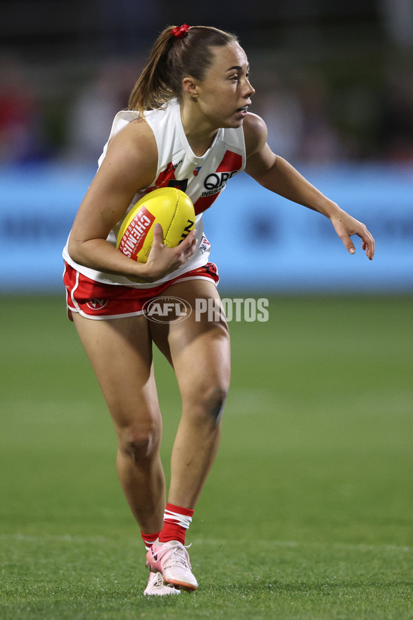 AFLW 2024 Round 05 - Western Bulldogs v Sydney - A-54375089