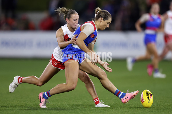 AFLW 2024 Round 05 - Western Bulldogs v Sydney - A-54375091