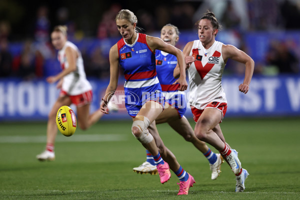 AFLW 2024 Round 05 - Western Bulldogs v Sydney - A-54375098