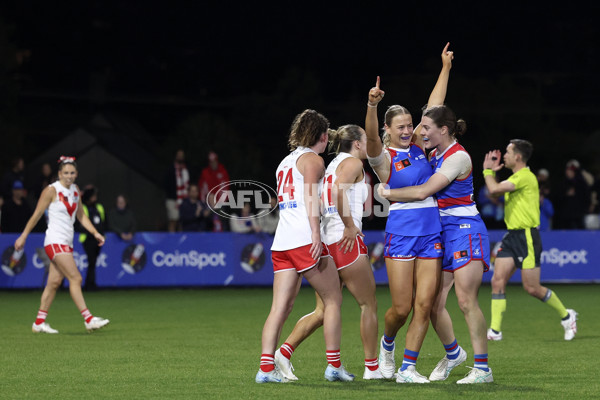 AFLW 2024 Round 05 - Western Bulldogs v Sydney - A-54375100